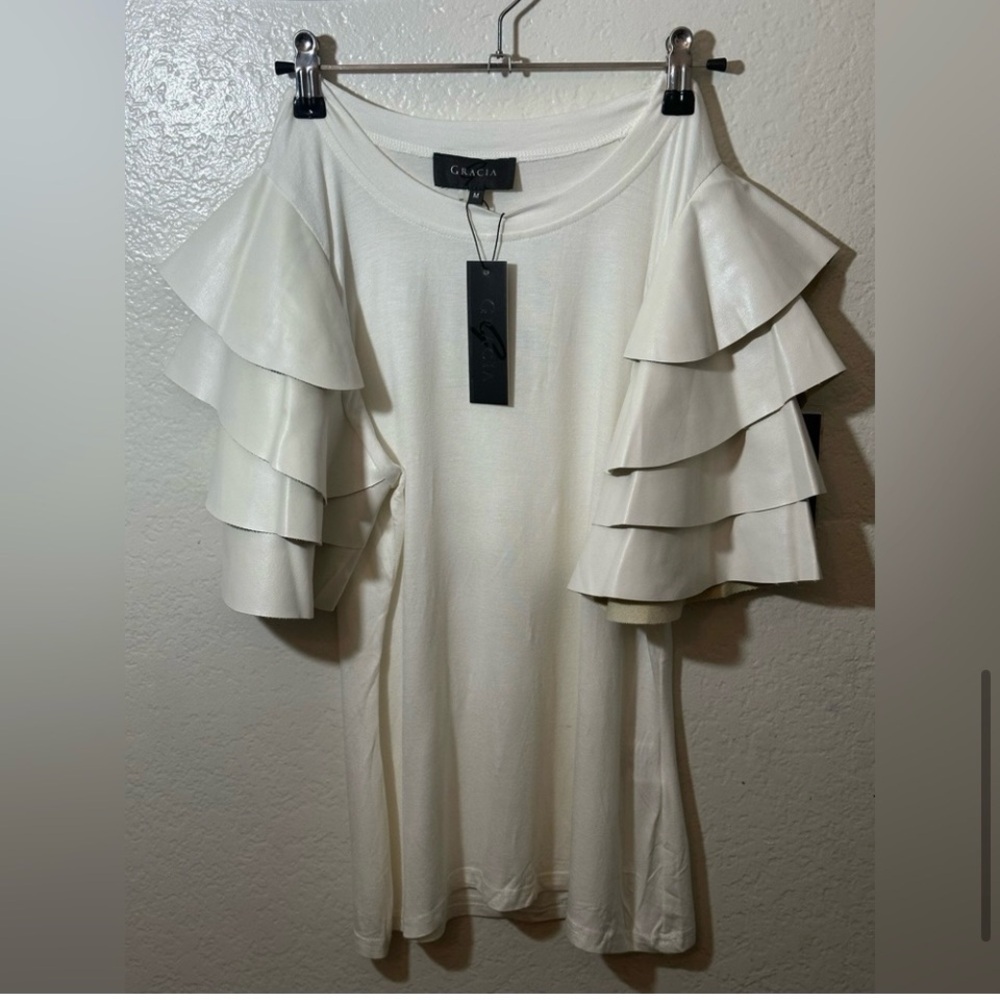 Winter White Leather Tiered
Short Sleeve Blouse Medium